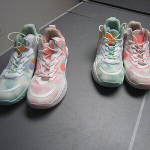 Bi-Color Two different colored Walking Tennis Shoes Size 40